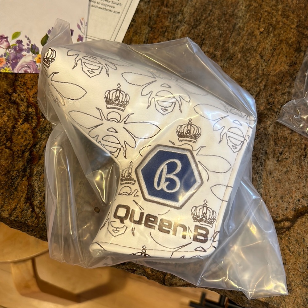 Brand New Bettinardi Queen B putter cover